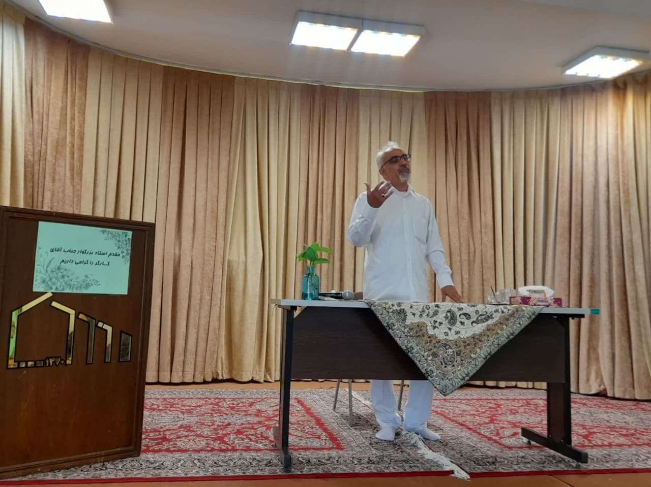 🌼🌼🌼حضور جناب آقای کارگر استادومحقق ادبیات