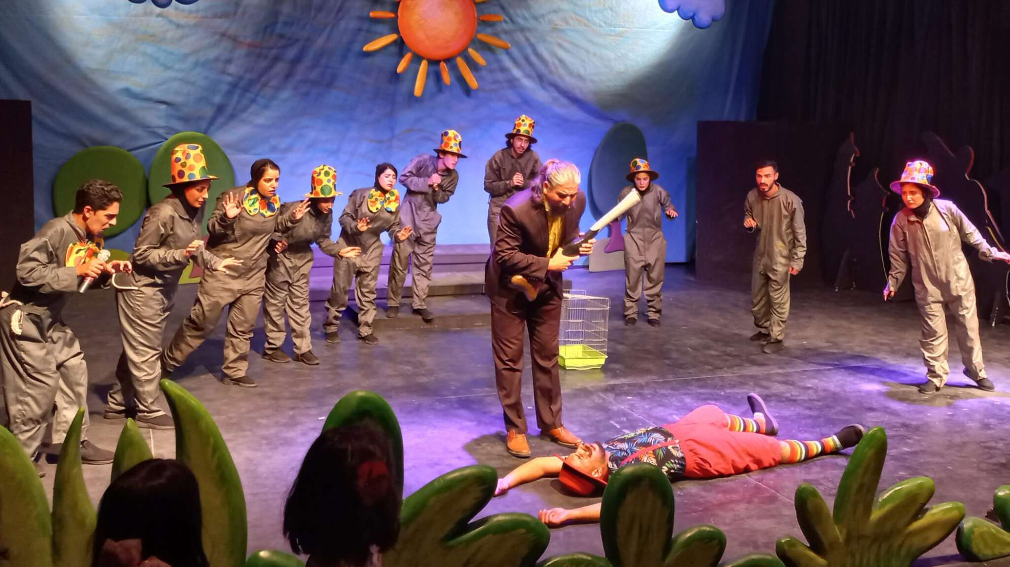 تماشای تئاتر زیبا وآموزنده ی لافکادیو