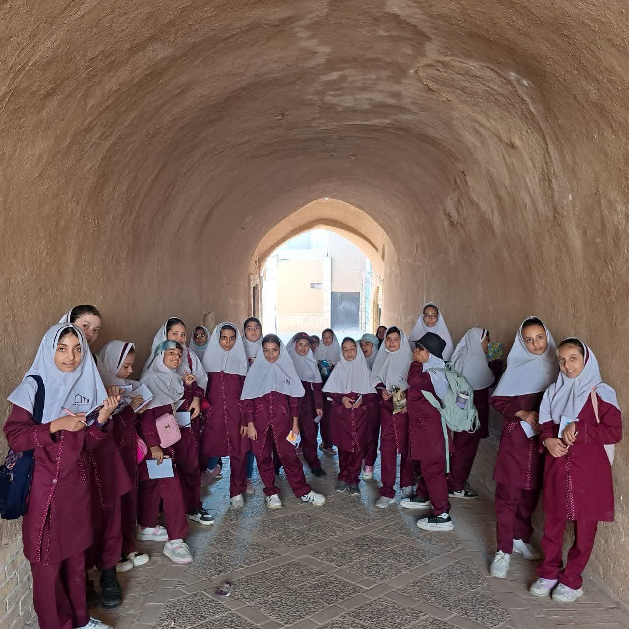 بازدید دانش آموزان پنجم از بافت تاریخی یزد