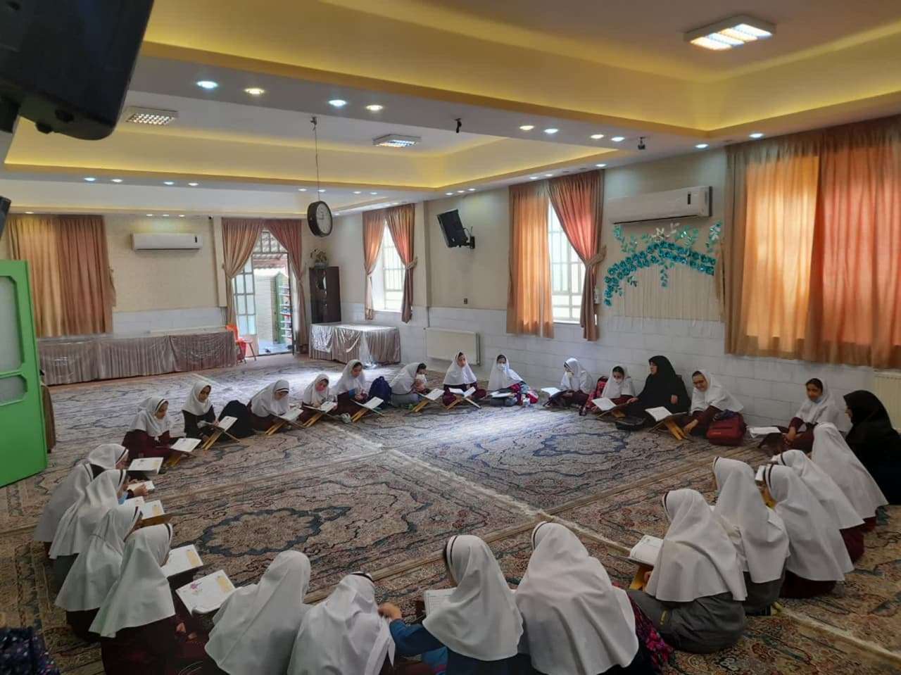 ساعت قرآن با سرکار خانم نعمتی