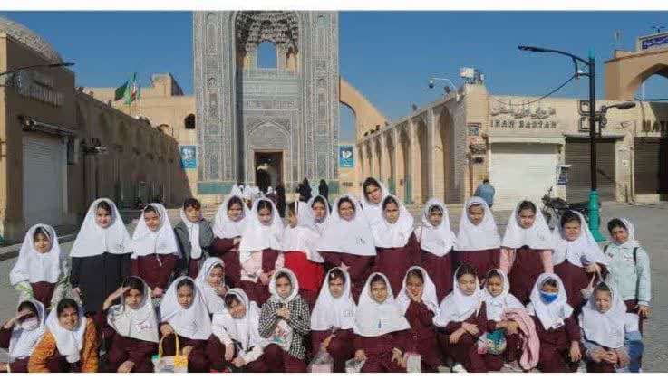 بازدید دانش آموزان پایه سوم از بافت تاریخی یزد