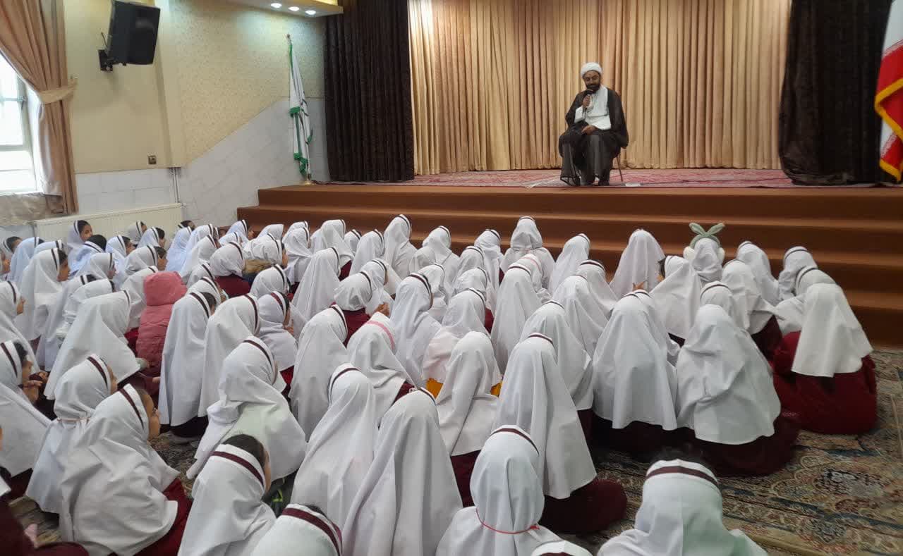 حضور جناب استاد آقایی ( مبلغ قرآن) در آموزشگاه