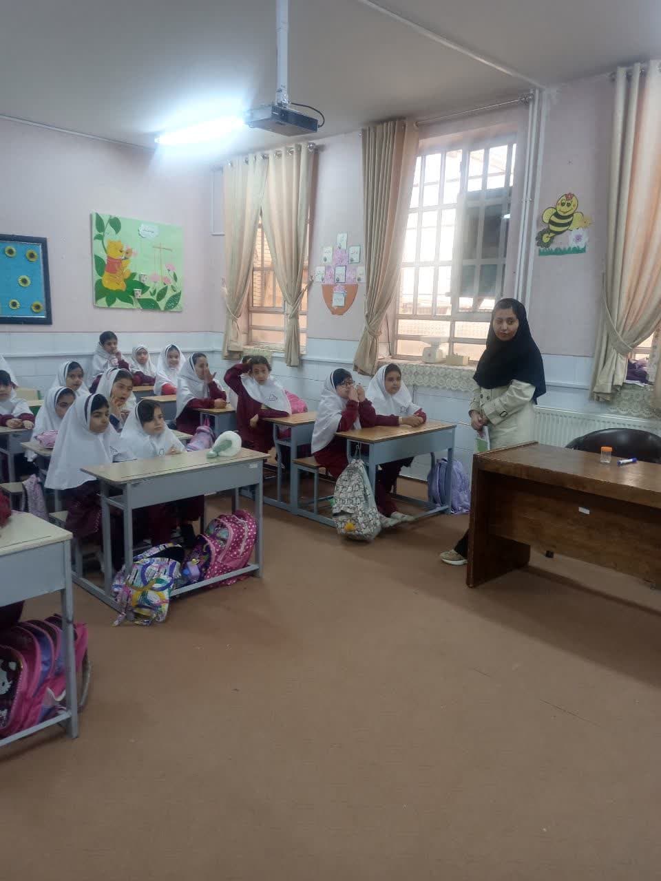 حضور سرکار خانم کازرانی مشاور مدرسه