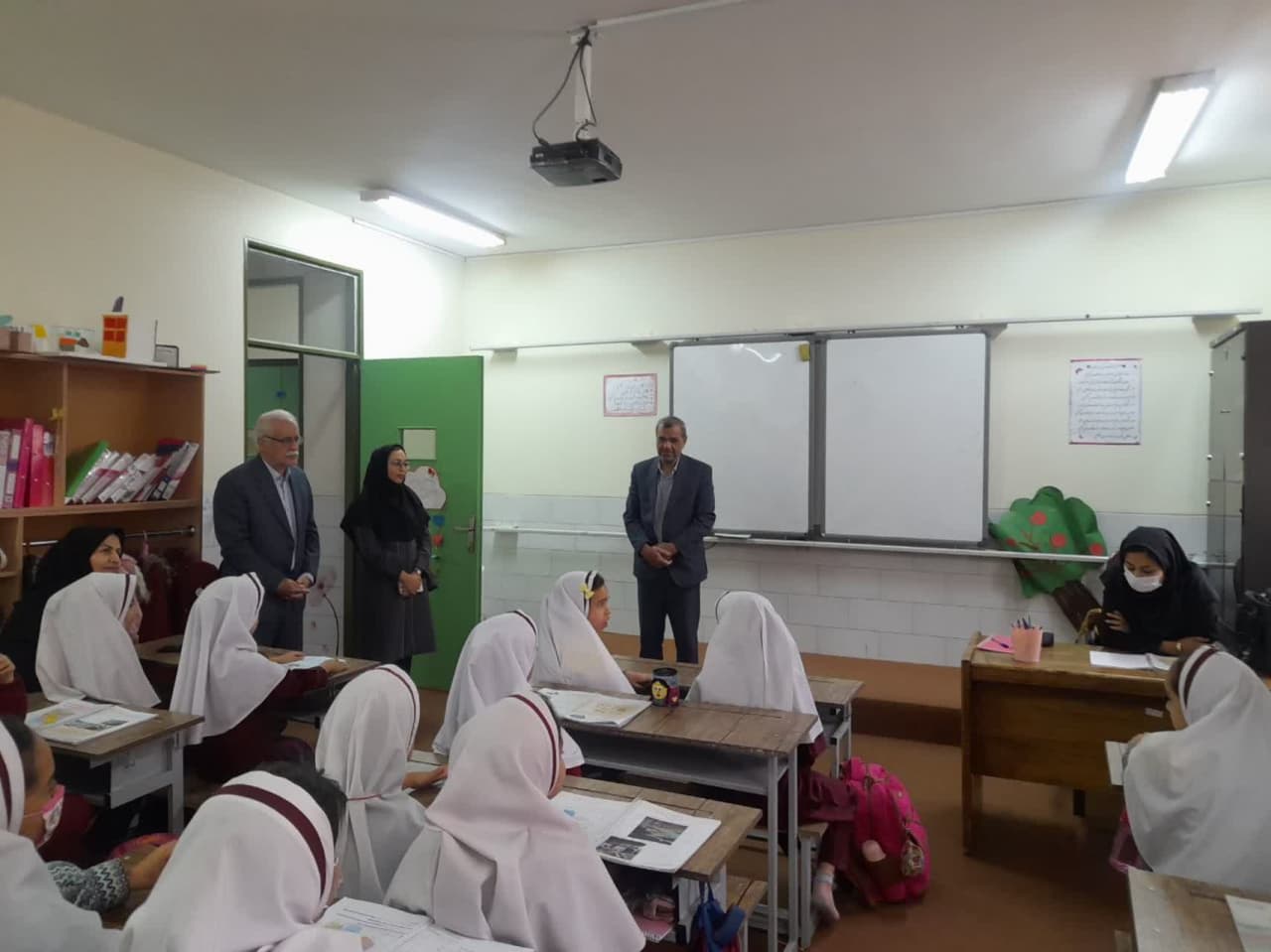 حضور مسئولین مجتمع  جهت بازدید از آموزشگاه